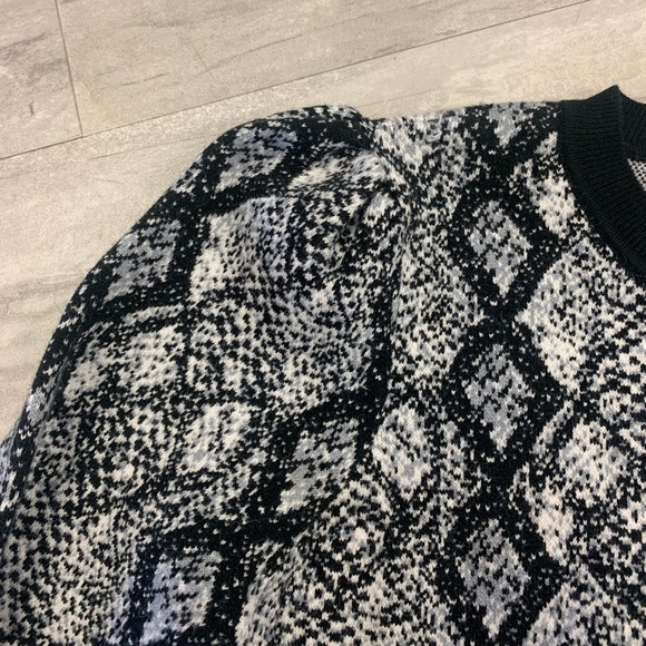 Lularoe Piper Sweater snakeskin print - Picture 4 of 6